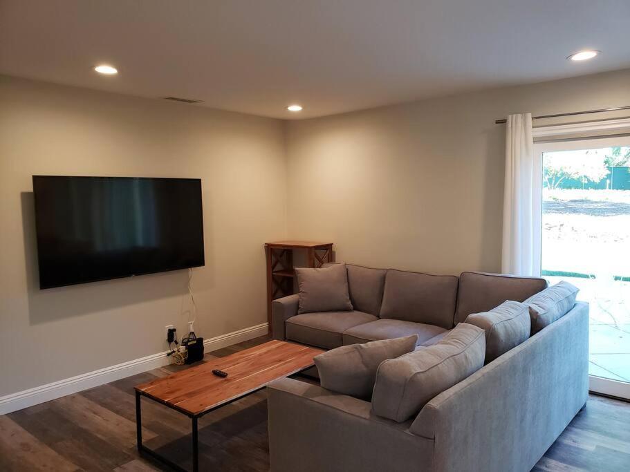 Bouganvilla 4-Bedroom, 2-Baths, Single Family House Thousand Oaks Εξωτερικό φωτογραφία
